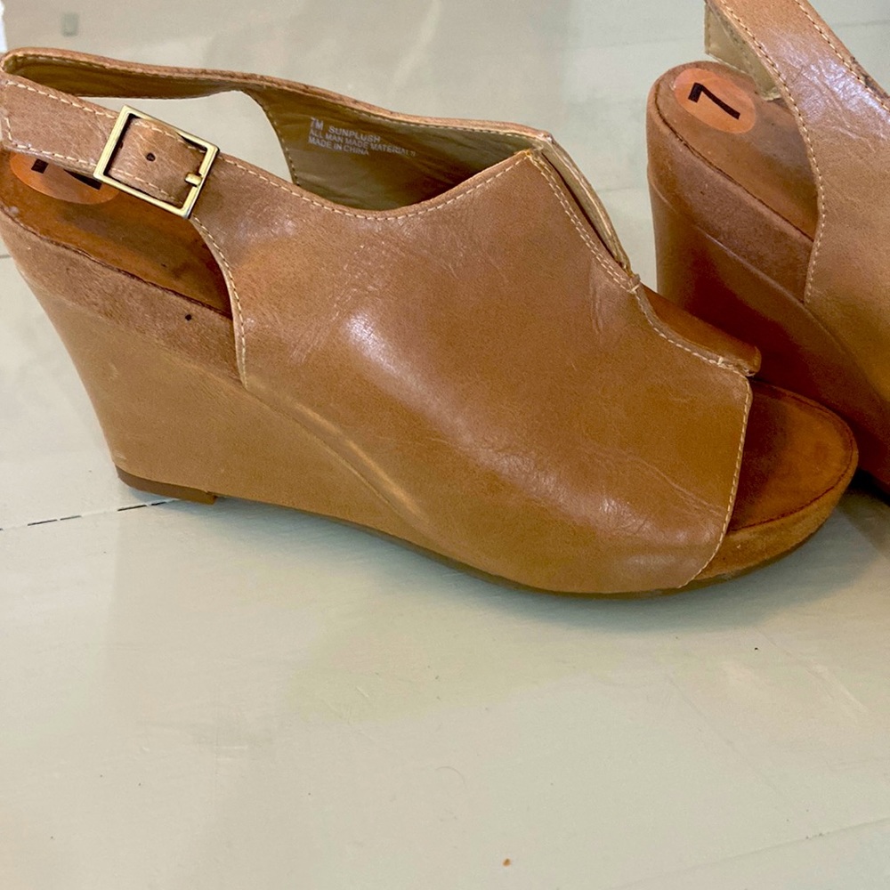 Look at me I found a very cute pair of AEROSOLES